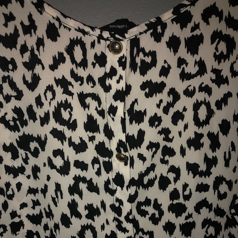 Leopard print top✨ - Picture 2 of 4